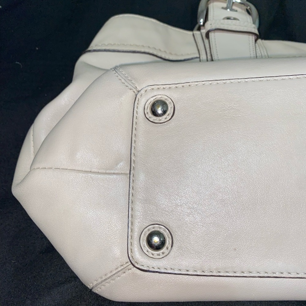 Coach Cream Leather Shoulder Bag - Picture 6 of 15